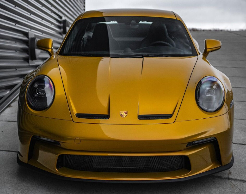 Xe Porsche 911 GT3 Touring màu sơn Chromaflair