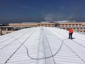 Thi công sơn chống nóng mái tôn