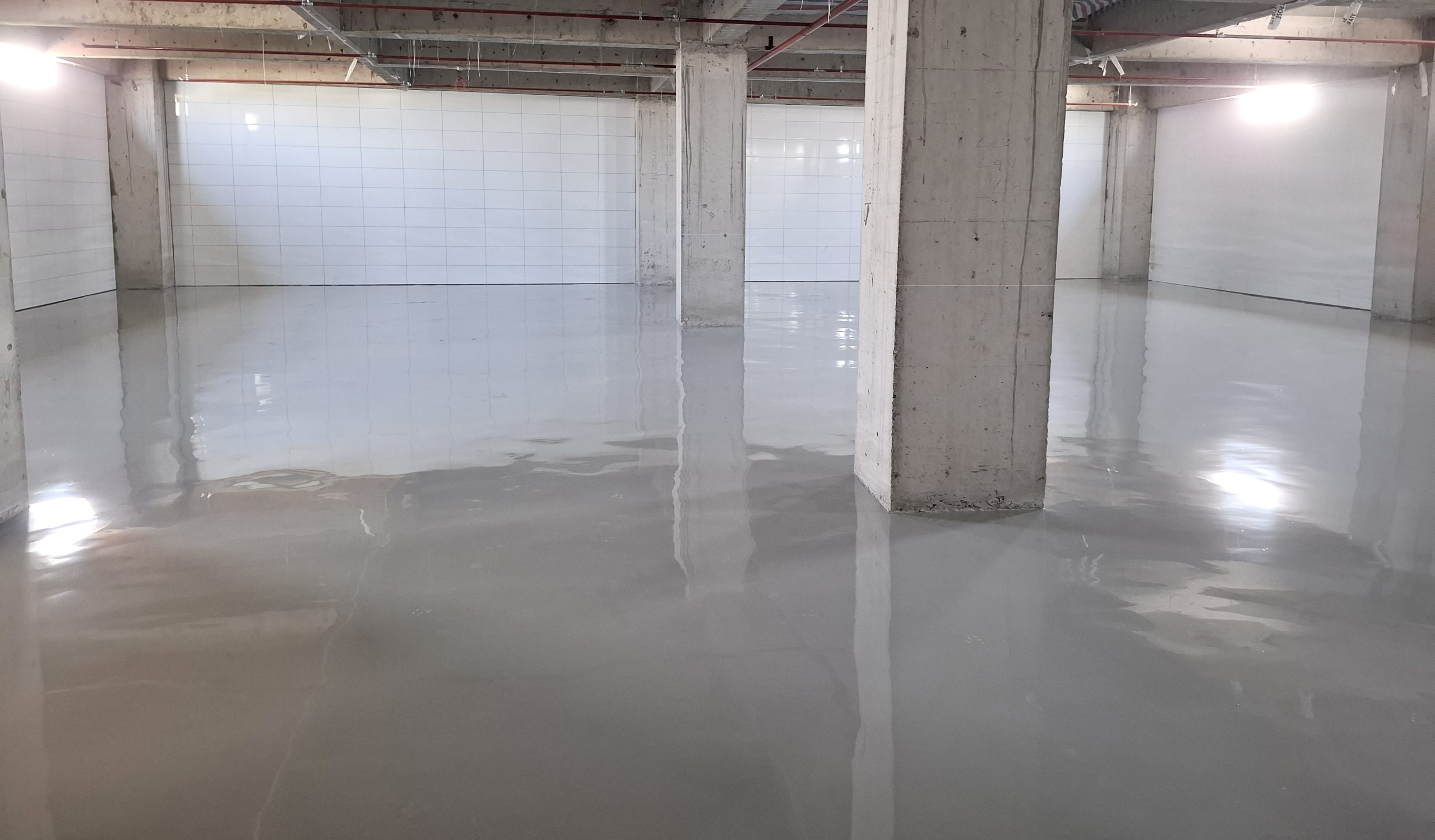 Sơn PU sàn nhà xưởng có đắt hơn epoxy không?