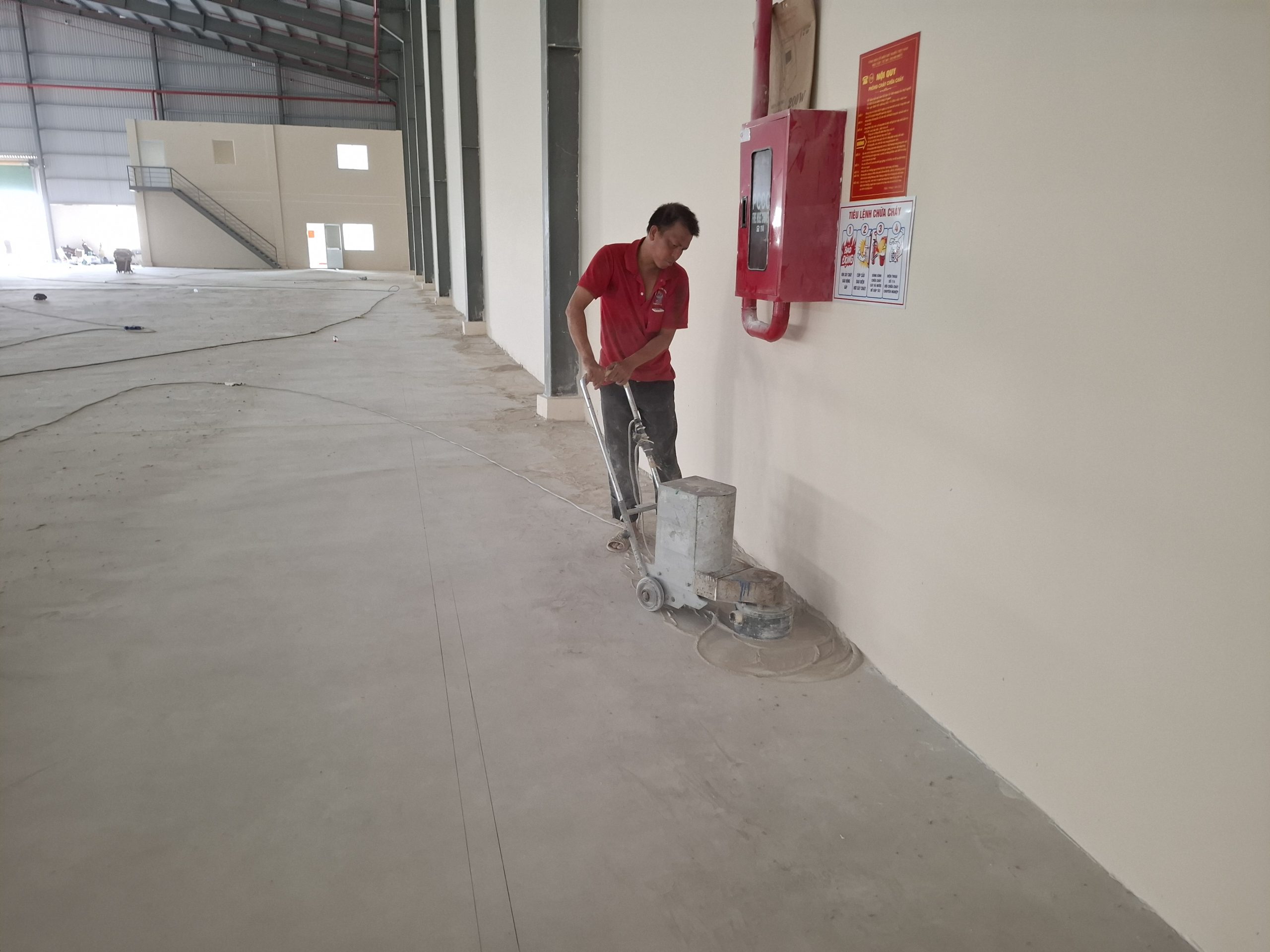 thi-cong-son-epoxy-gom-nhung-hang-muc-nao-1-scaled.jpg thi-cong-son-epoxy-gom-nhung-hang-muc-nao-1
